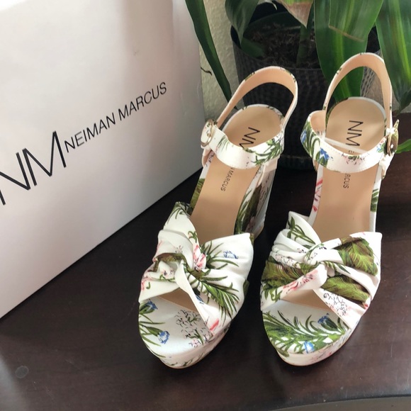 ❌❌SOLD❌❌Neiman Marcus Knotted Platform Wedge Espad - Picture 3 of 12